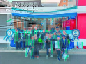 Klein Gimmies wen ‘Burger-flip’