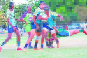 Klein Nederburg en Noorder-Paarl in naelbytstryd