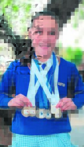 Gimnas-sussies ryg hope medaljes in . . .