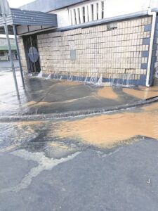 Toilette verspoel nadat waterpyp in Paarl bars