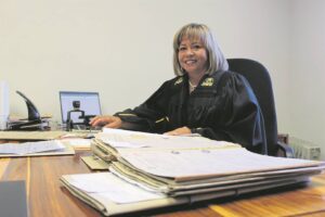 ‘Mev. Williams’ lê die tuig neer ná dekades se diens