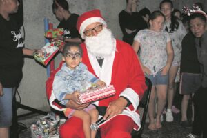 Kersvader verras kinders by Taalmonument-piekniek