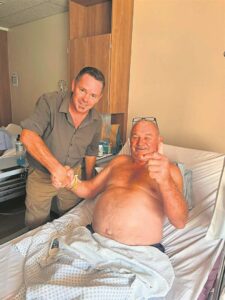 Boer kan slange vang, toe pik dié Kobra!