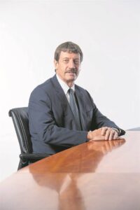 City Manager can stay for now