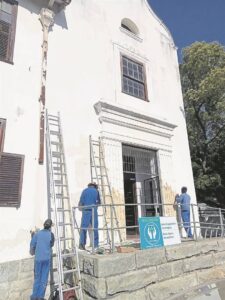 ’n Nuwe baadjie vir poskantoor