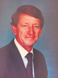 Oudhoof sterf op 80 jaar