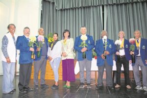 Krisante kraai koning