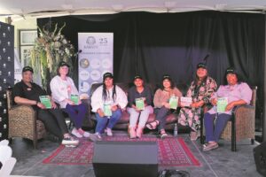 Digters betower gehoor met hul werk