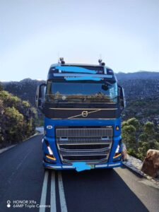 Another truck stuck on Bains Kloof Pass