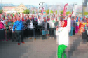 Die Wêreldbeker-netbaltrofee is hier en die stryd is op pad!