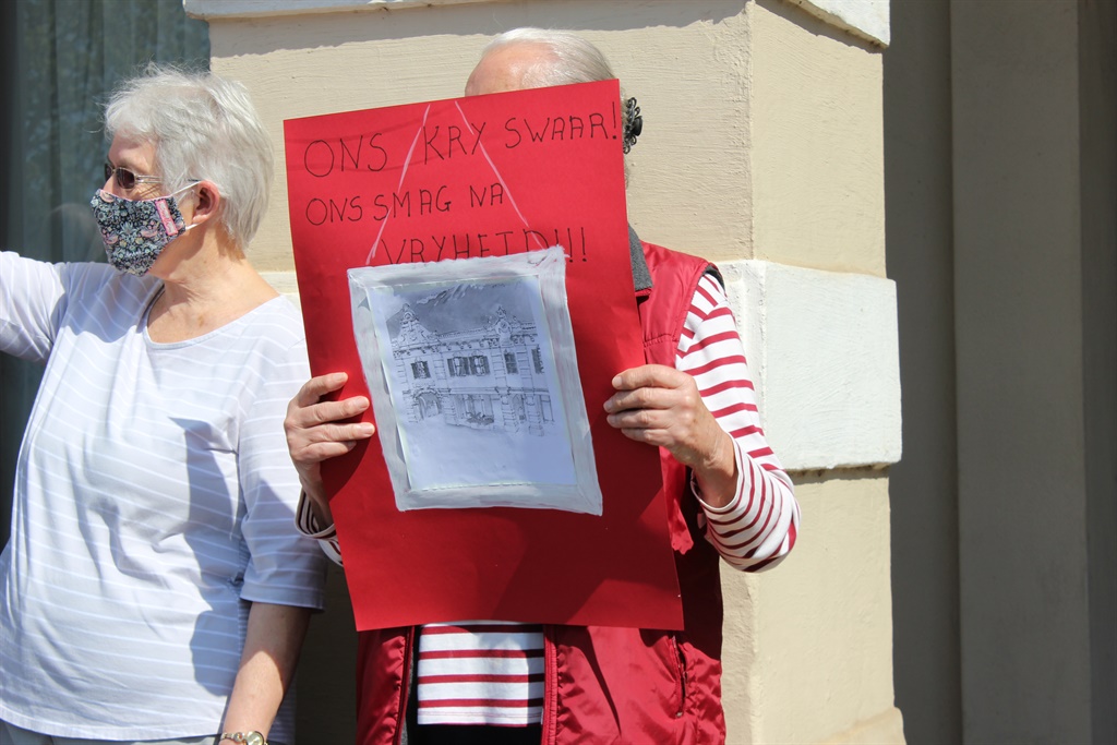 “Ons kry swaar; ons smag na vryheid!” Foto: Ross M