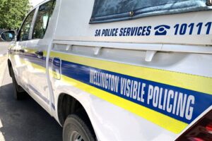 Jong paartjie wie se voertuig naby Mbekweni rol, toe ook beroof