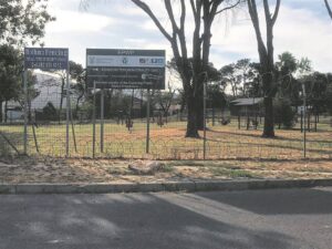 Buite-gim loop erg deur onder vandale