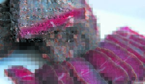 Fees van biltong en pinotage kom