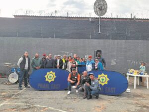 Polisie reik uit na gemeenskap