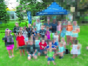 Jongspan help Paashaas na eiers soek