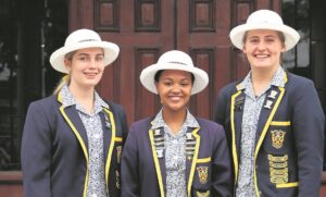 Meisies kry oplaas nuwe skoolrokke