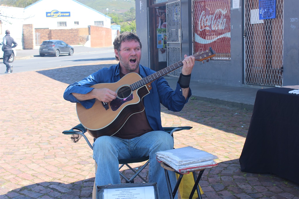 Plaaslike musikant Craig Stott het vir die musiek 
