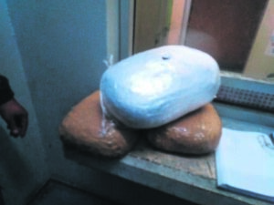 Blitspatrollie keer bus voor, betrap man met R500 000 se dagga