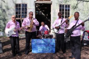 Plaaslike musikante maak buiging by Afri-Frans mark