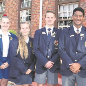 Skool maak leiers bekend