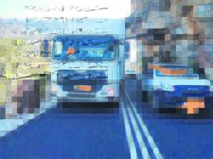 Vragmotors in Bainskloofpas kwel