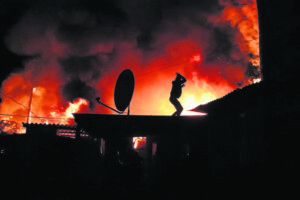 Brande woed wéér in die Paarl