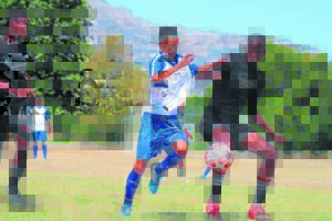 Warriors wen in promosiesokkerligawedstryd