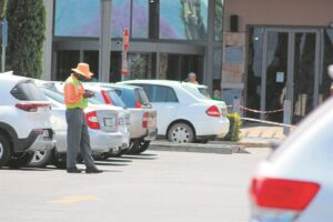 Firma buit Paarl Mall-karwagte glo uit