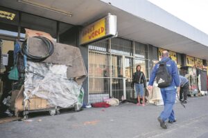 Haweloses oorweldig Drakenstein