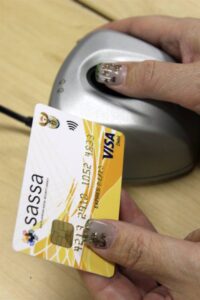 SASSA-amptenaar en 9 ander vas vir bedrog