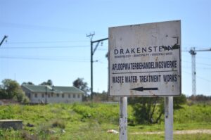 Drakenstein-werkers by rioolaanleg sukkel glo met oortyd uitbetalings