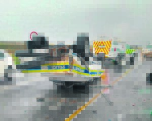 Polisievoertuig slaan om op R44