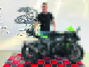 Man (24) leef en sterf op geliefde ysterperd