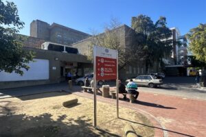 Aktiviste eis ondersoek by Paarl-hospitaal, pasiënte glo ‘soos honde behandel’