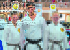 Bolandse karatika durf wêreld aan