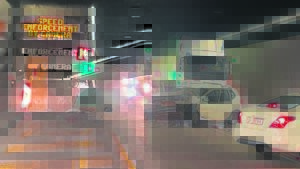 Tonnel-botsing laat een lig beseer