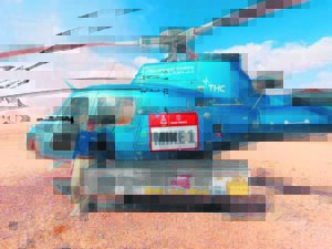 Vrou van Wellington vlieg Dakar met mediese helikopter