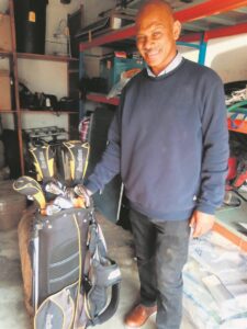 Eienaar van gesteelde gholfstokke gesoek