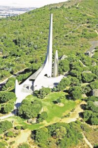 Cyril sê ATM se naam bly