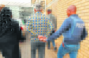 Plaaslike opvoeders by bedrogspul betrek