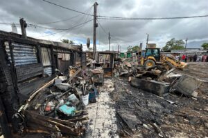 Minstens 50 dakloos ná brand by Paarlse informele nedersetting