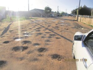 Gouda-inwoners die josie in oor toestand van paaie