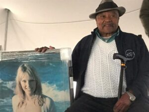 Klapmuts hou afskeid vir Duggie