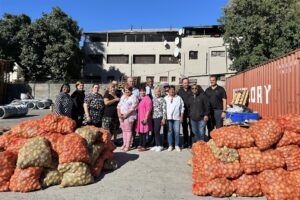 Aartappelboere help storm-slagoffers in wynlande met groot skenking