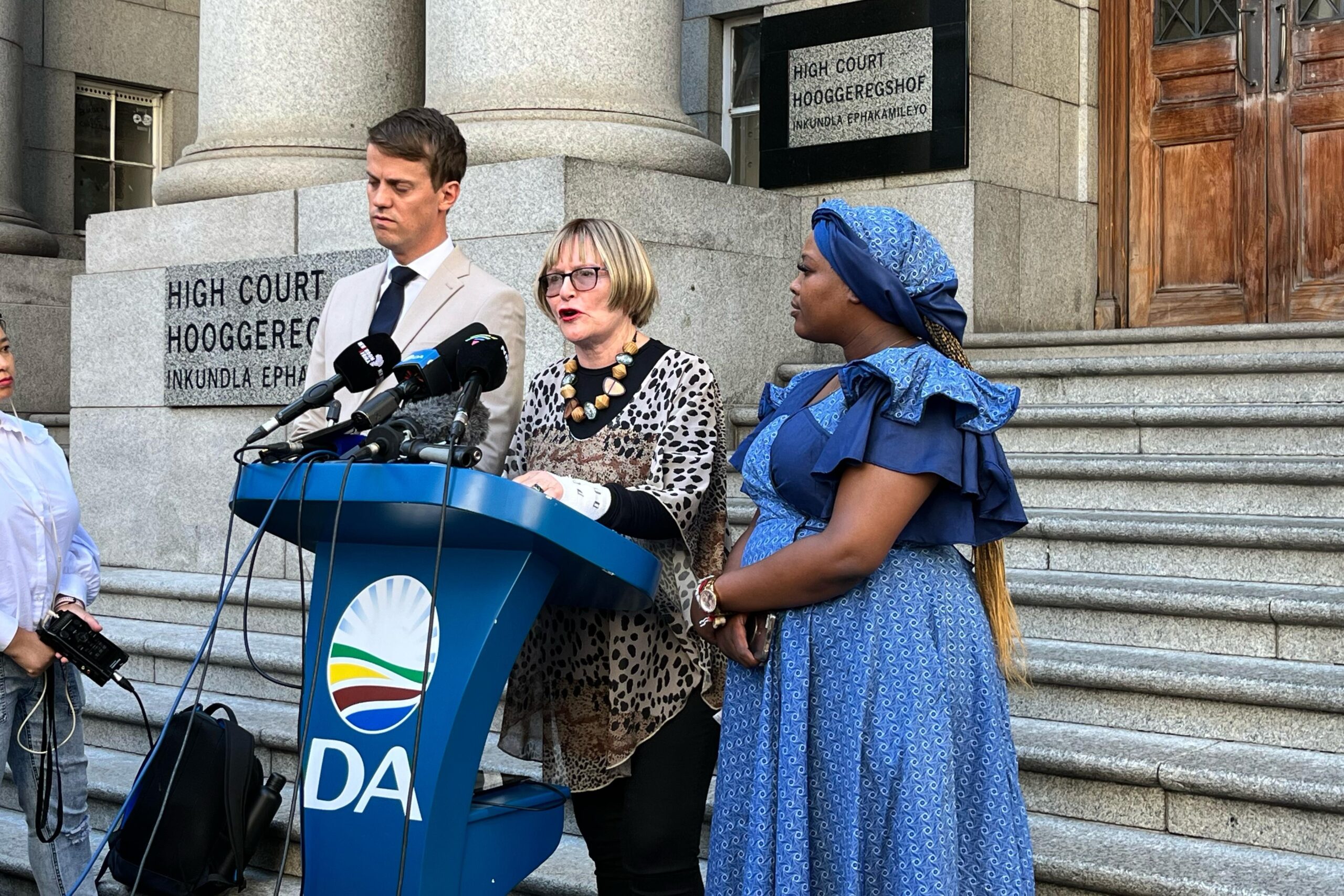 DA gaan hof toe oor begroting; ‘SA’ners sukkel genoeg’ – Zille