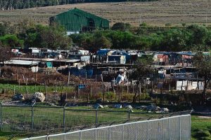 Nóg klagtes stroom in oor Klapmuts-plakkers