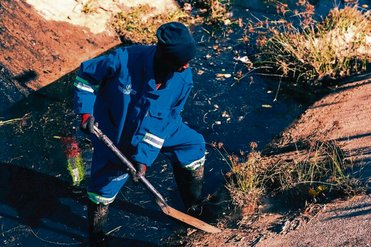 Die plaaslike organisasie Concerned Drakenstein Residents (CDR) het uitgevaar teen die munisipaliteit se belofte van 461 openbarewerkeprogram-werksgeleenthede. Foto: Drakenstein-munisipaliteit