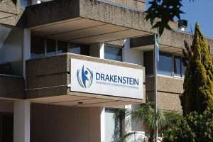 Drakenstein-raadslid van bedrog, crimen injuria aangekla