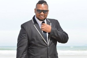 Klapmuts-man se Facebook-aankoop lei tot rooftog